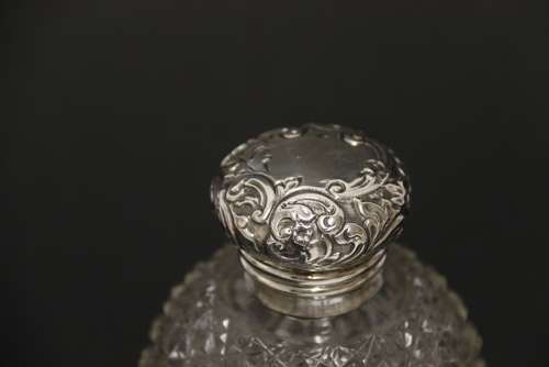 A Good Quality Victorian Silver And Cut Glass Perfume Bottle
