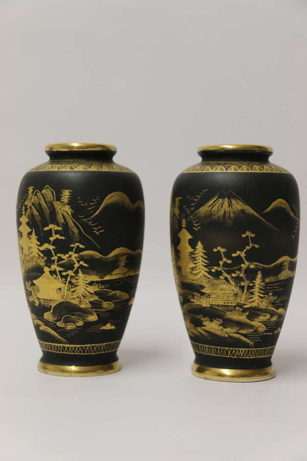 A fine pair of Japanese early 20th C  Satsuma vases
