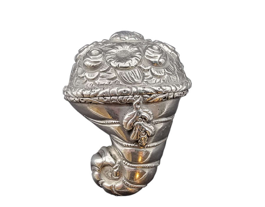 Early 19th century vinaigrette modelled as cornucopia, English c1820