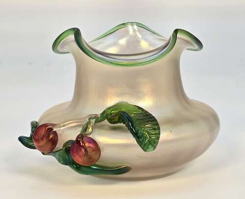 Late 19th century Kralik glassworks iridescent art glass vase